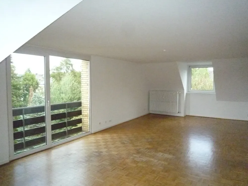 Schöne Dachgeschoss-Wohnung in Oberkassel