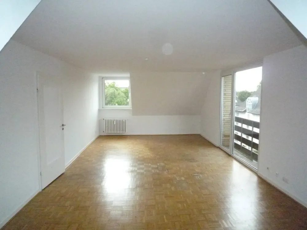Schöne Dachgeschoss-Wohnung in Oberkassel