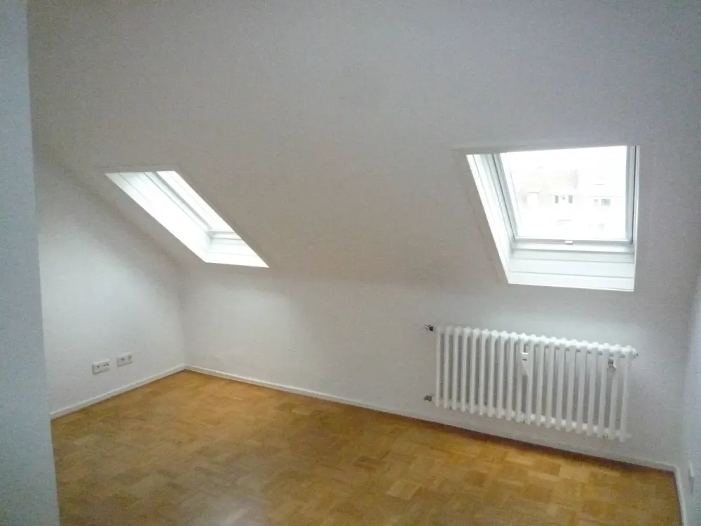 Schöne Dachgeschoss-Wohnung in Oberkassel