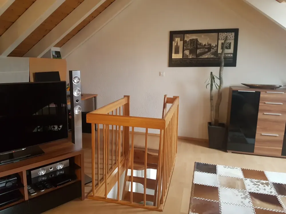 Traumhaft schöne 2-Zimmer-Maisonette-Wohnung mit Balkon und Einbauküche in Dreieichenhain
