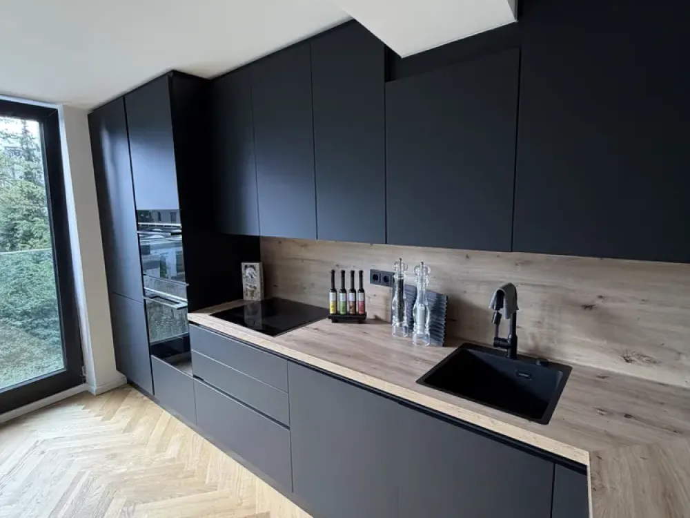 🏡 Nachmieter gesucht: Exklusive 2-Zimmer-Wohnung mit Balkon, EBK & Klimaanlage in Düsseldorf-Stadtm