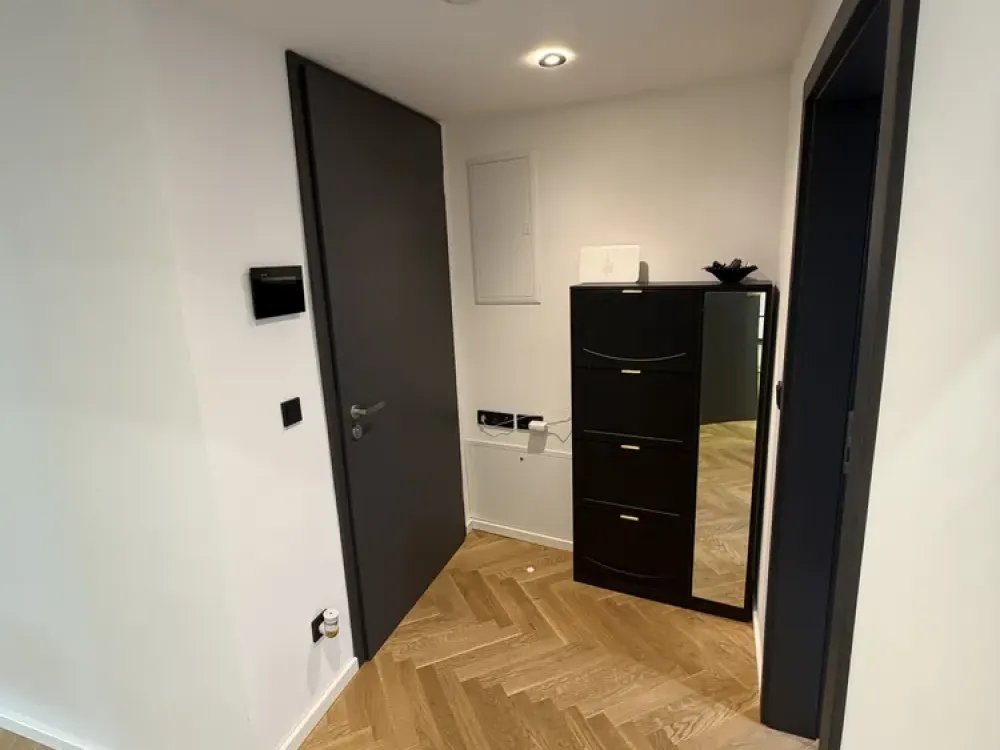 🏡 Nachmieter gesucht: Exklusive 2-Zimmer-Wohnung mit Balkon, EBK & Klimaanlage in Düsseldorf-Stadtm
