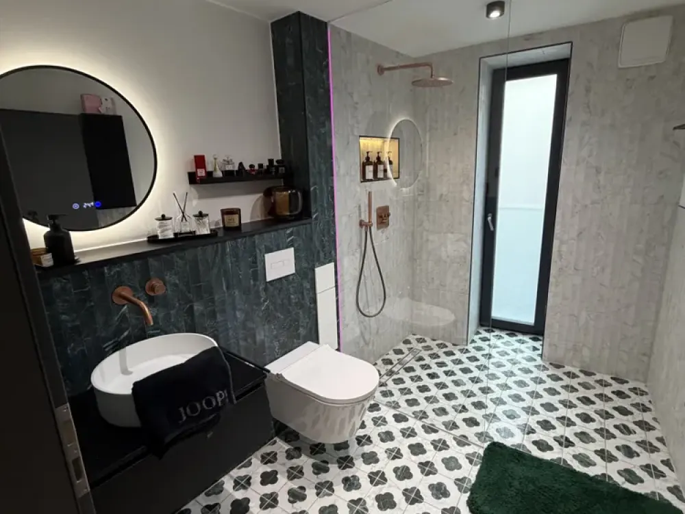🏡 Nachmieter gesucht: Exklusive 2-Zimmer-Wohnung mit Balkon, EBK & Klimaanlage in Düsseldorf-Stadtm