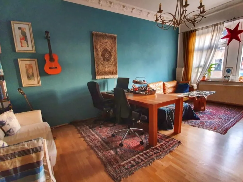 Helle, möblierte Zweiraumwohnung mit Balkon in Striesener Altbau