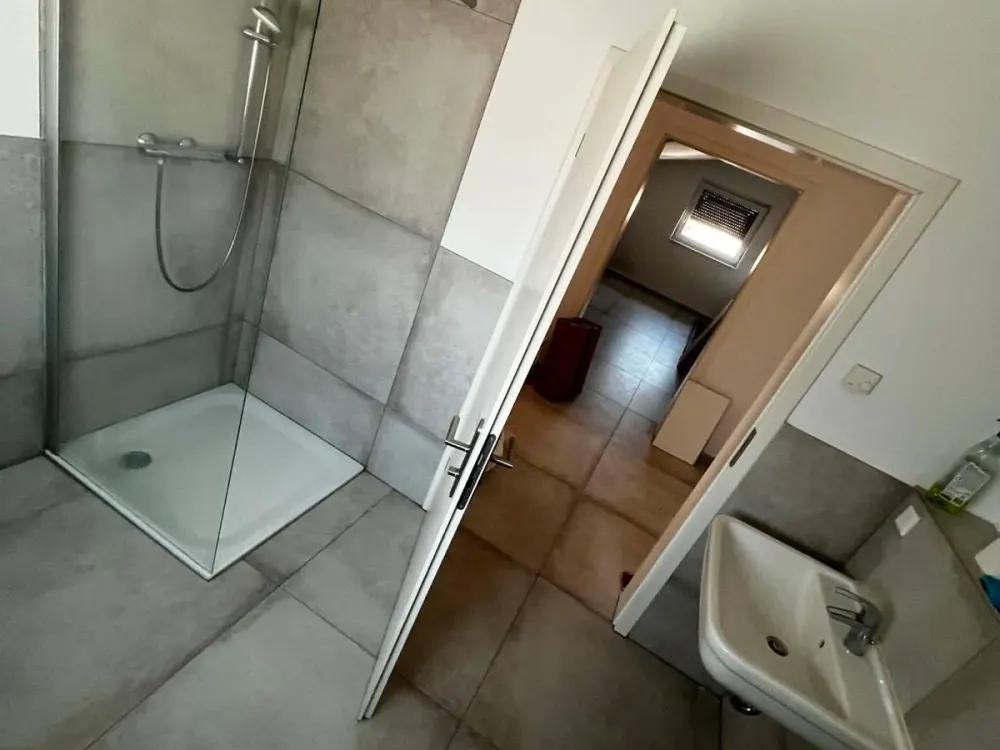 2,5 Zimmer Neubau Wohnung ab sofort frei