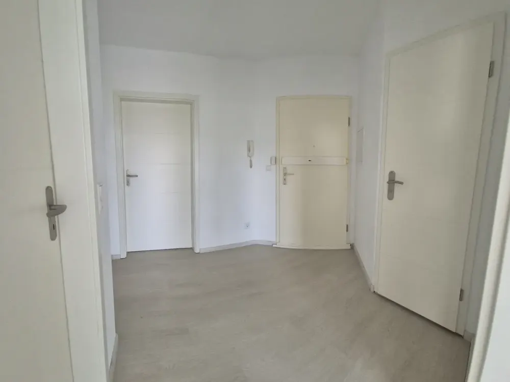 Living with Character: 3-Room Apartment in Frankfurt-Oberrad