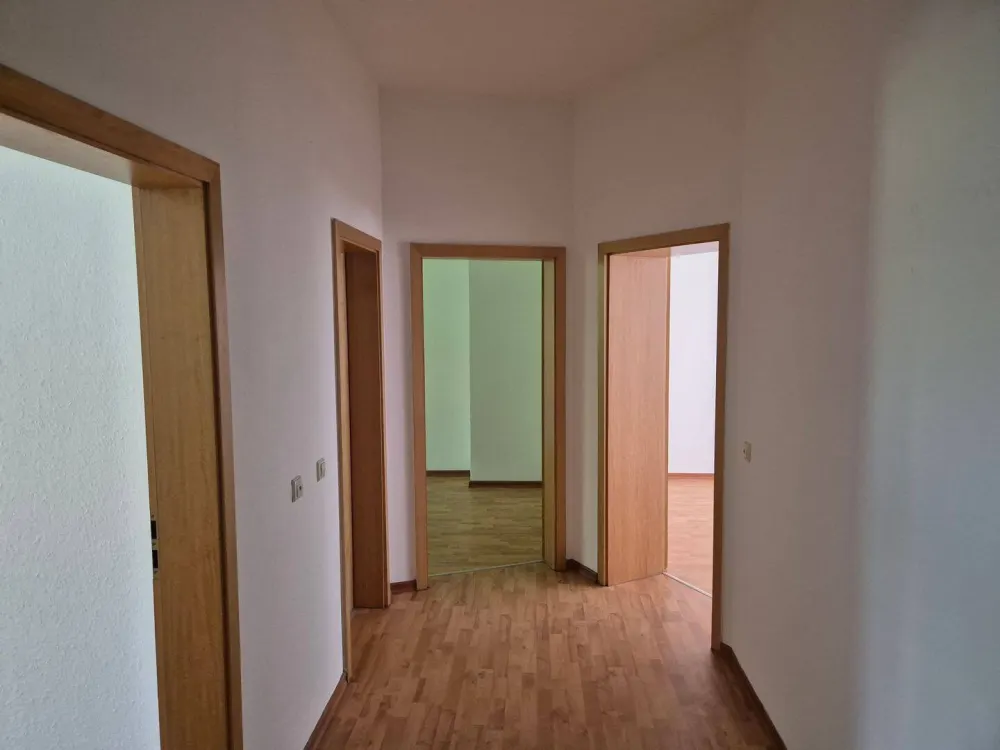 Schöne sanierte Altbauwohnung - sofort bezugsfertig