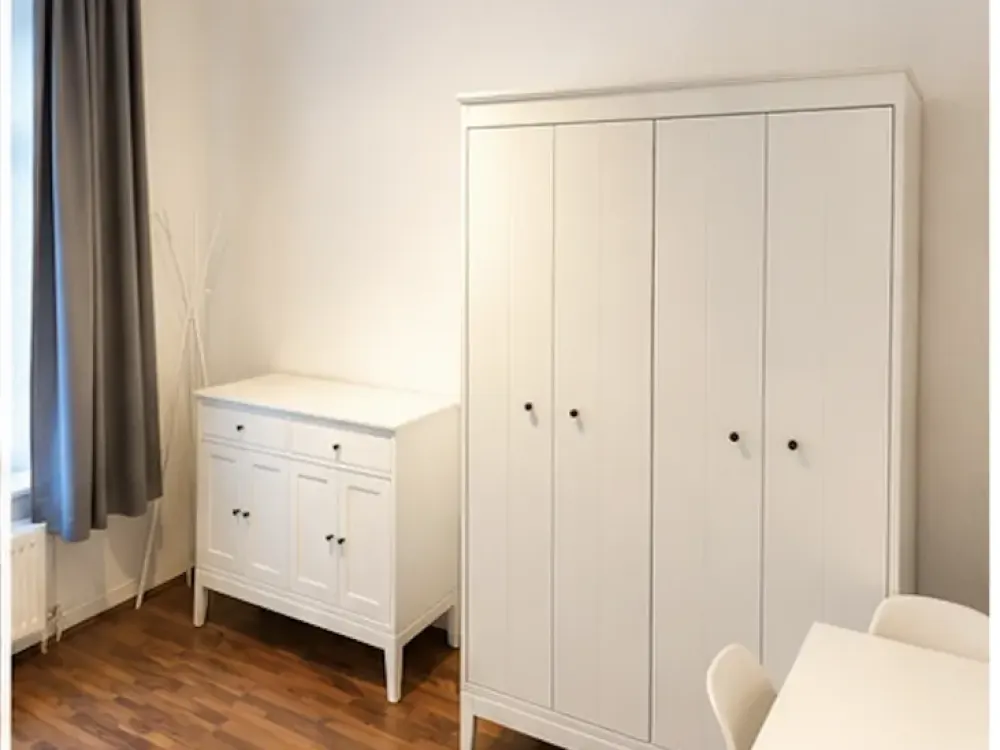 Altbau-Studio: Möbliert & voller Charme // Furnished Studio in Berlin’s Popular Sprengelkiez