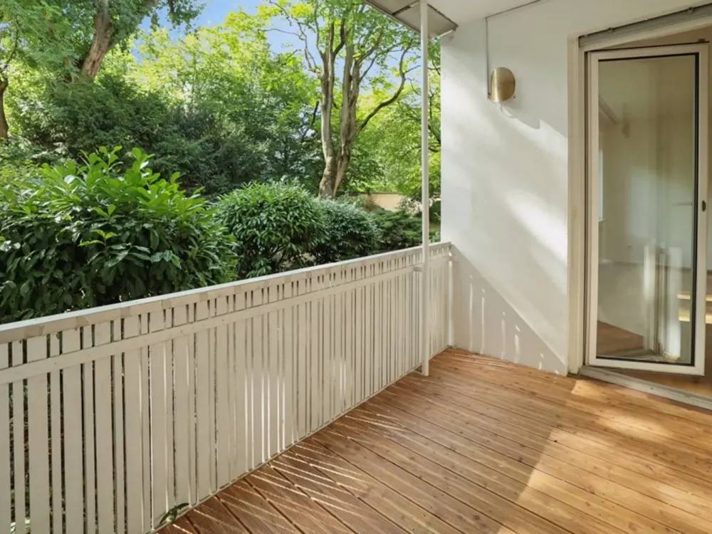 ++ NEW: Quiet + Stylish 3-Room Apartment with Built-in Kitchen + Loggia Near Museumsufer! ++