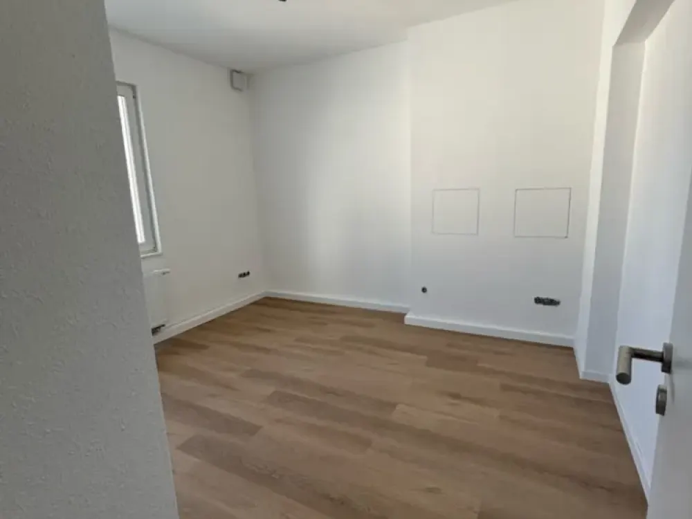 Sanierte 3-Zimmer Wohnung+ Küche, Diele, Bad WG geeignet