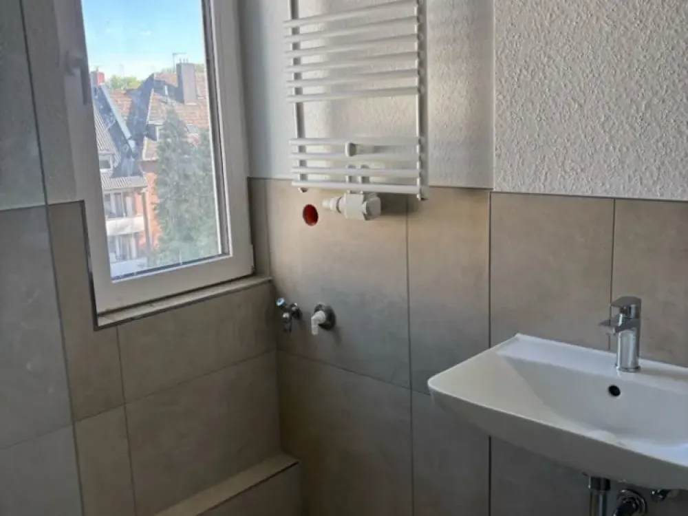 Sanierte 3-Zimmer Wohnung+ Küche, Diele, Bad WG geeignet