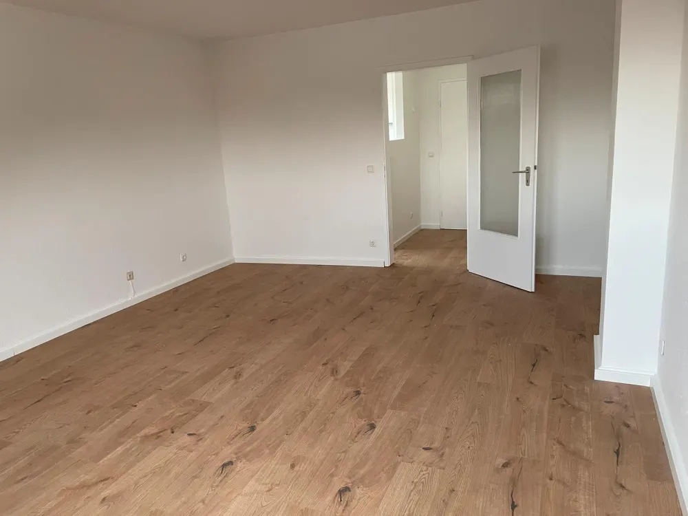 Kleine Wohnung im Dachgeschoss mit EBK