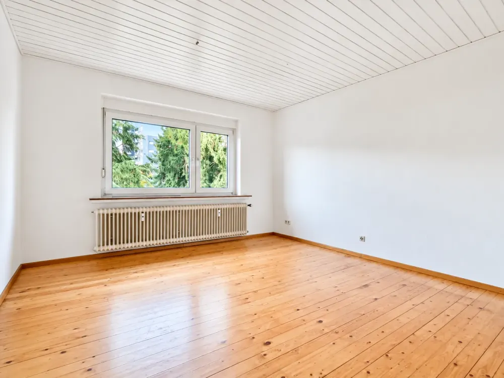 Erstbezug nach Renovierung: 2,5-Zimmer-Wohnung im I.OG mit Altbau-Charme