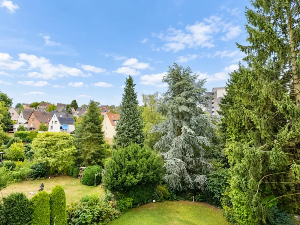 Erstbezug nach Renovierung: 2,5-Zimmer-Wohnung im I.OG mit Altbau-Charme