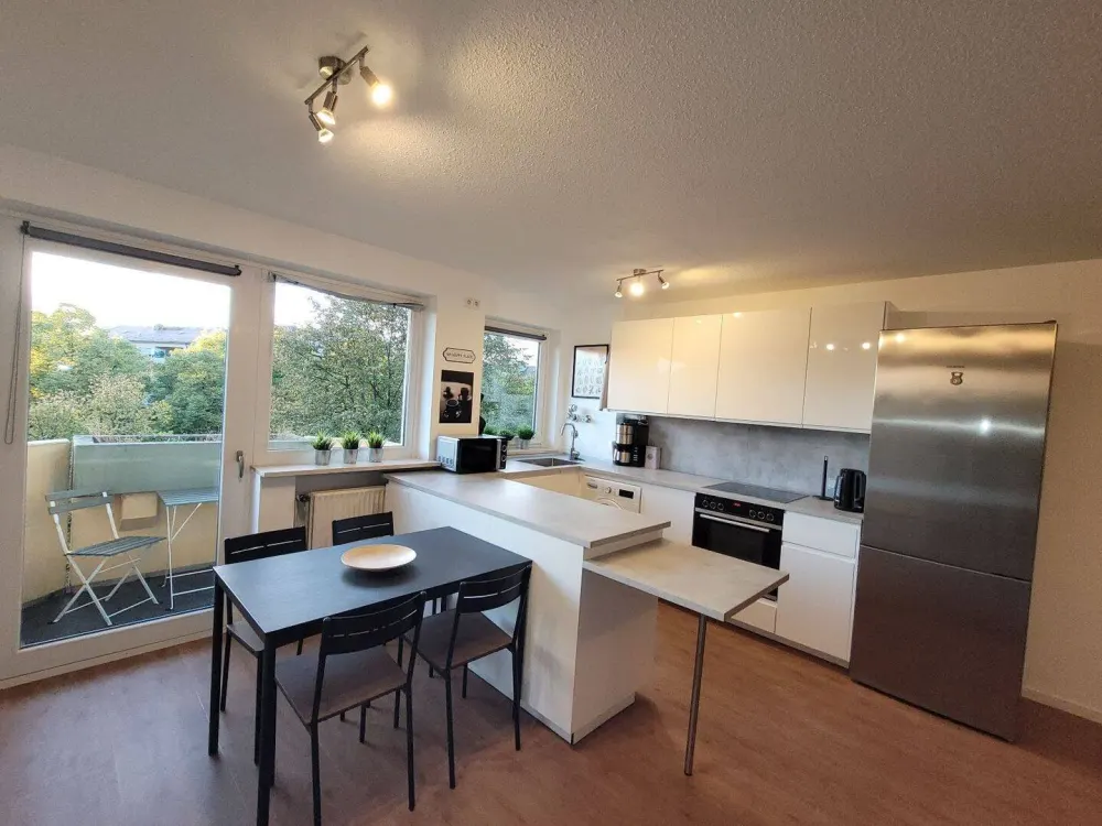 Central and Fully Furnished 1.5-Room Apartment with Balcony