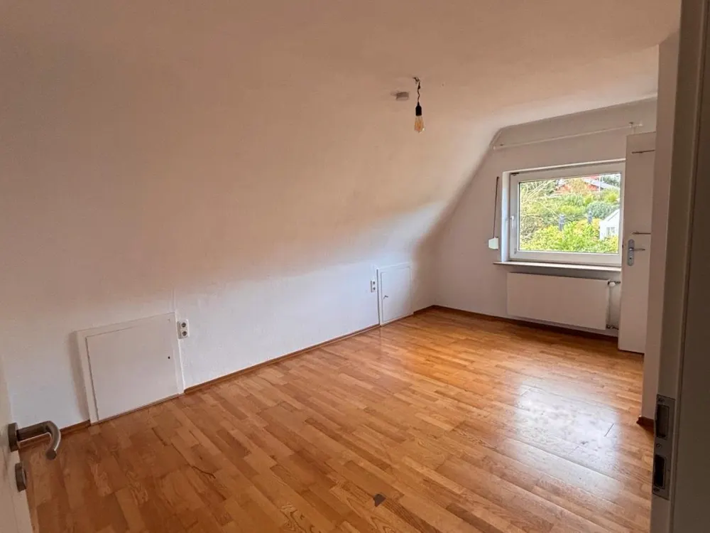 Shared flat room with private bathroom and large usable area