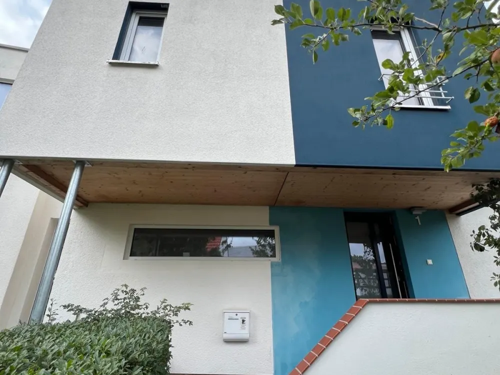 Shared flat room with private bathroom and large usable area