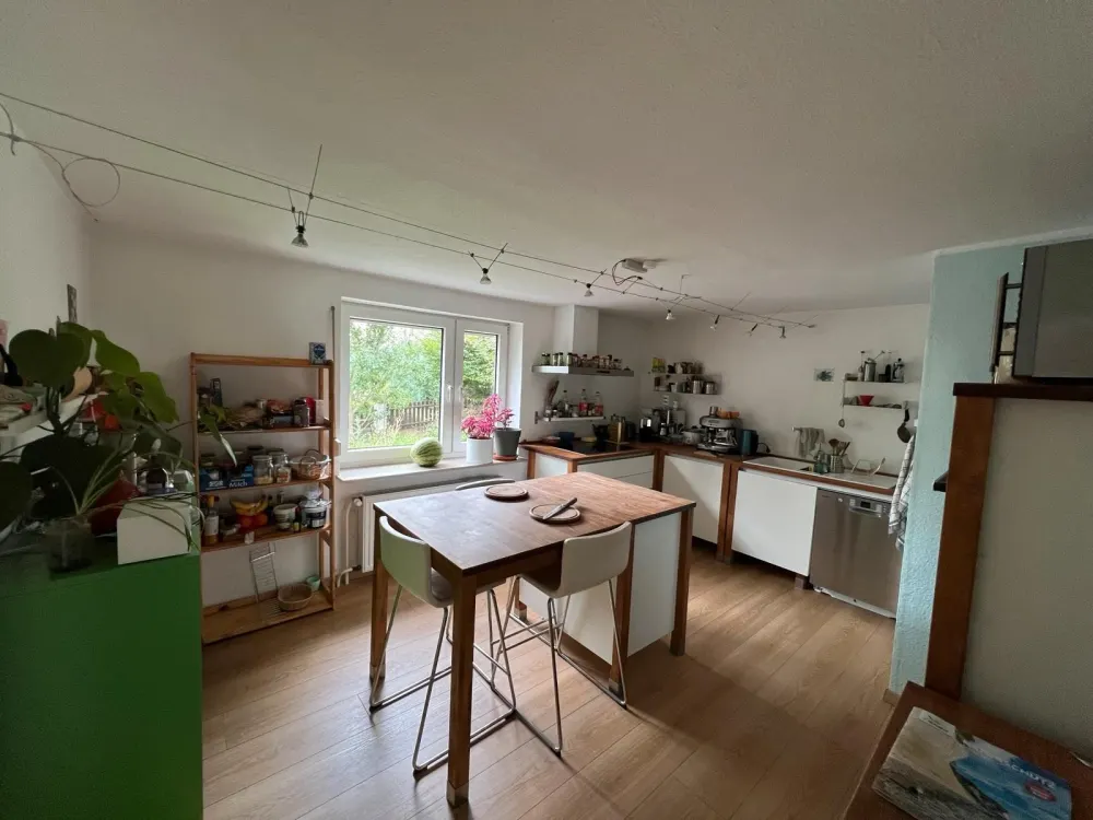 Shared flat room with private bathroom and large usable area