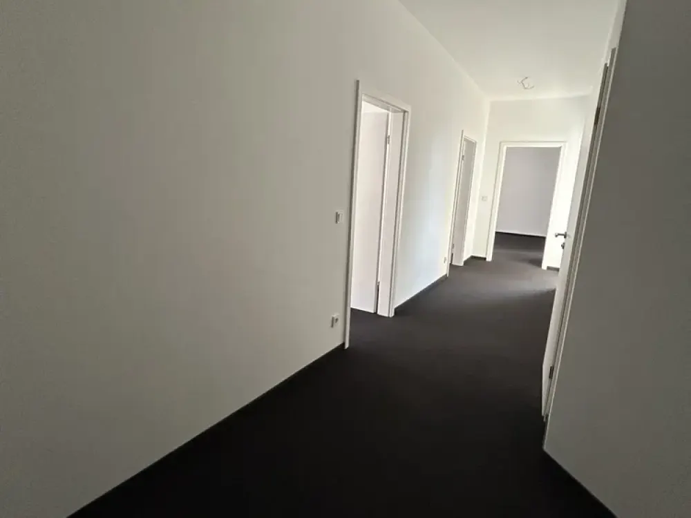 Renovierte 3-Zimmer-Wohnung mit großzügiger Raumaufteilung, sowie zwei separaten Eingängen