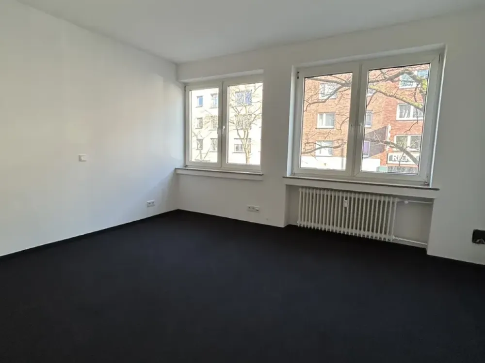 Renovierte 3-Zimmer-Wohnung mit großzügiger Raumaufteilung, sowie zwei separaten Eingängen