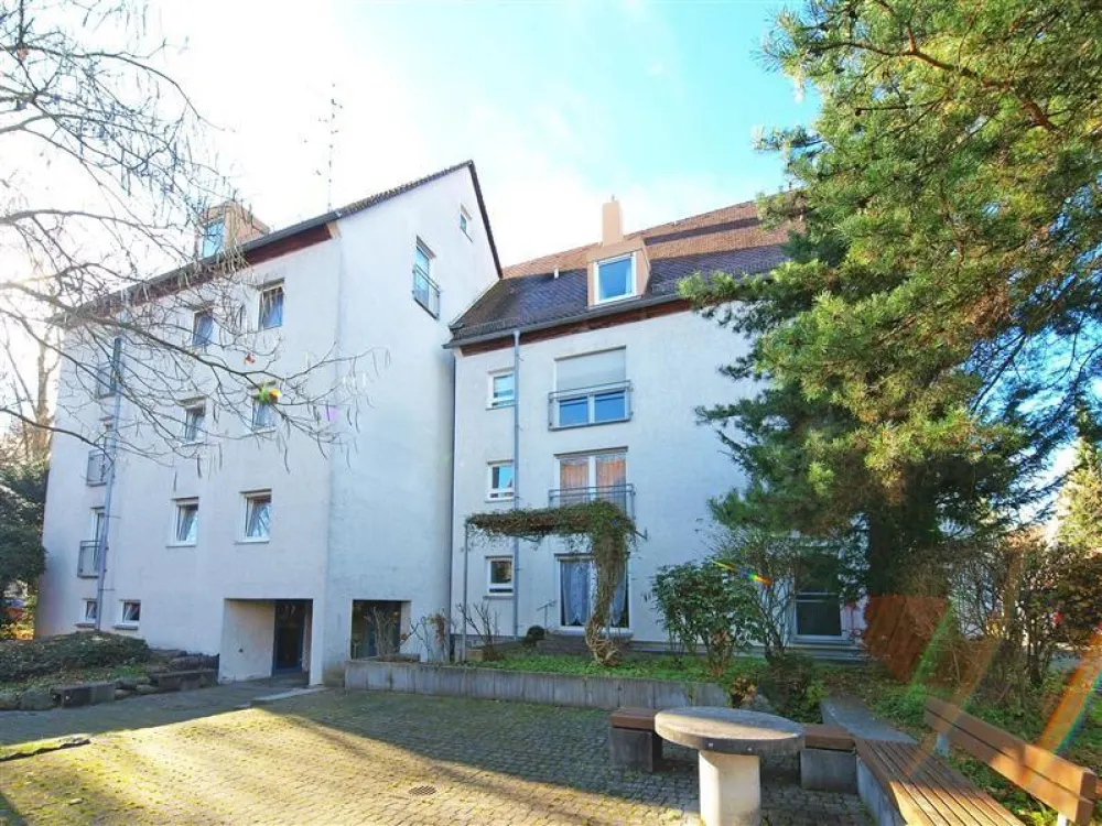 Großzügige 4-Zimmer-Dachgeschosswohnung mit Balkon, frisch renoviert und ganz für sich