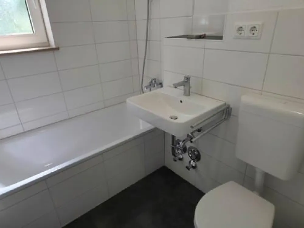 Großzügige 4-Zimmer-Dachgeschosswohnung mit Balkon, frisch renoviert und ganz für sich
