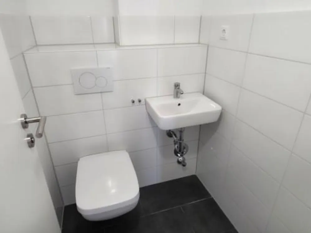 Großzügige 4-Zimmer-Dachgeschosswohnung mit Balkon, frisch renoviert und ganz für sich