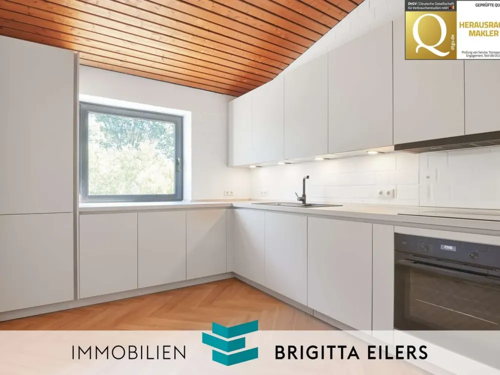 Stilvoll renovierte Erdgeschosswohnung mit Terrasse, Einbauküche und Stellplatz in Achim-Uesen
