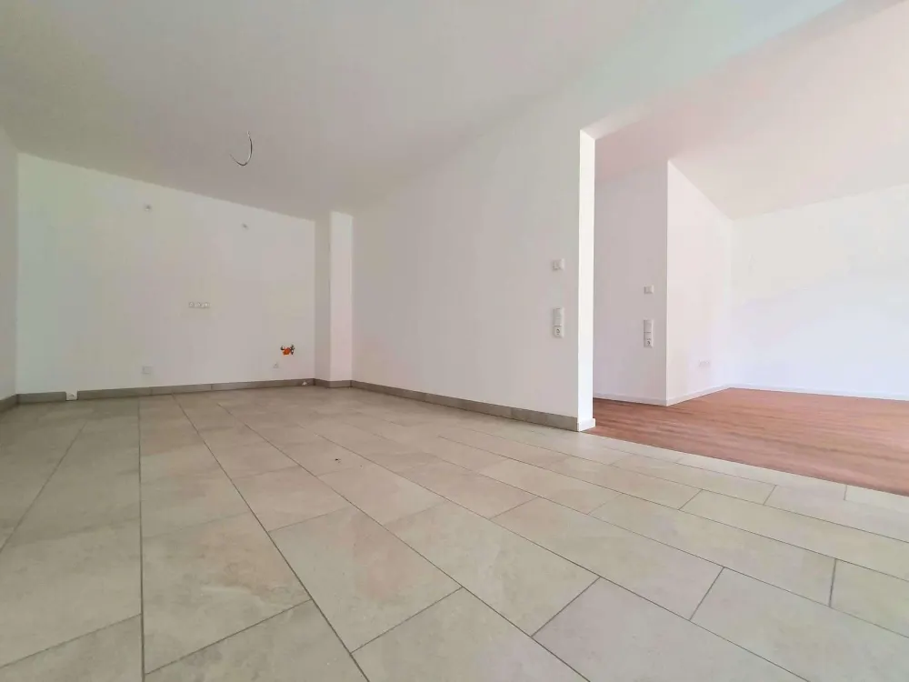 ROLLSTUHLGERECHTE 2-Zimmer Wohnung mit Loggia!