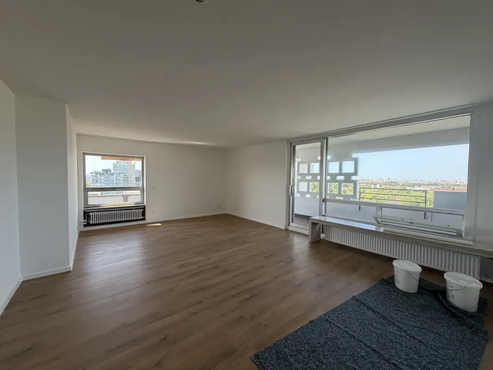 Sehr schöne 3 Zimmer Wohnung im Arabellahaus mit Stadtblick zu vermieten.