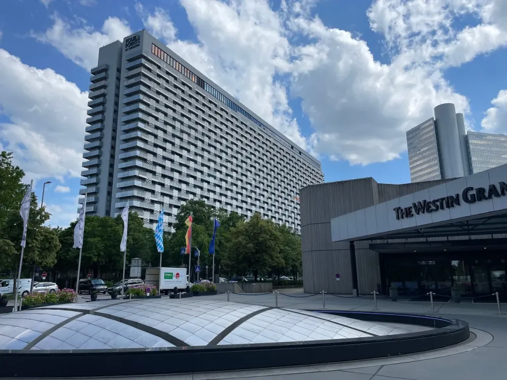 Sehr schöne 3 Zimmer Wohnung im Arabellahaus mit Stadtblick zu vermieten.