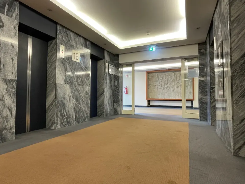 Sehr schöne 3 Zimmer Wohnung im Arabellahaus mit Stadtblick zu vermieten.