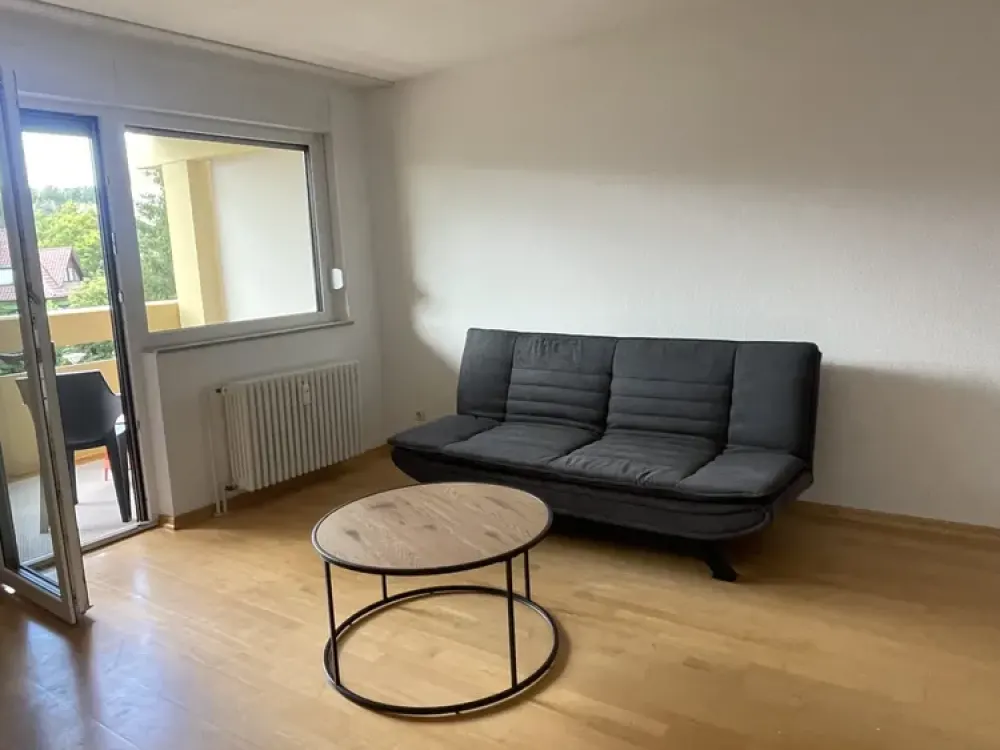 Teilmöblierte 1,5-Zimmer-Wohnung mit Einbauküche und Balkon in Botnang