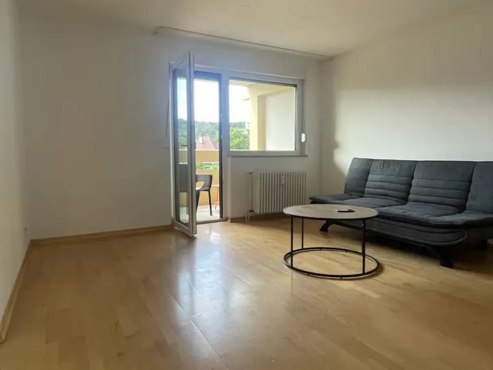 Teilmöblierte 1,5-Zimmer-Wohnung mit Einbauküche und Balkon in Botnang
