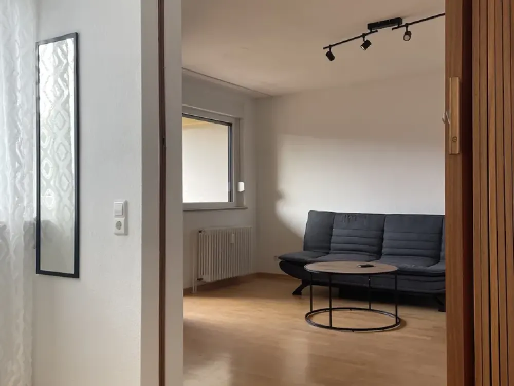 Teilmöblierte 1,5-Zimmer-Wohnung mit Einbauküche und Balkon in Botnang