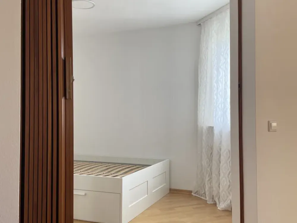 Teilmöblierte 1,5-Zimmer-Wohnung mit Einbauküche und Balkon in Botnang