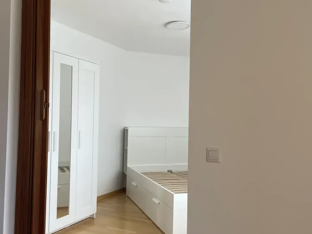 Teilmöblierte 1,5-Zimmer-Wohnung mit Einbauküche und Balkon in Botnang