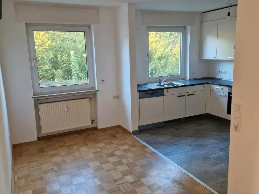 Helle 4,5-Zimmer-Wohnung + Balkon + opt. Garage
