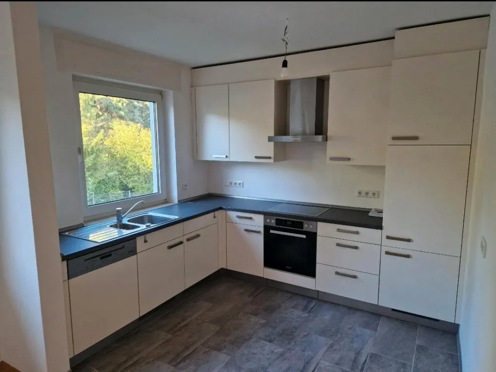 Helle 4,5-Zimmer-Wohnung + Balkon + opt. Garage