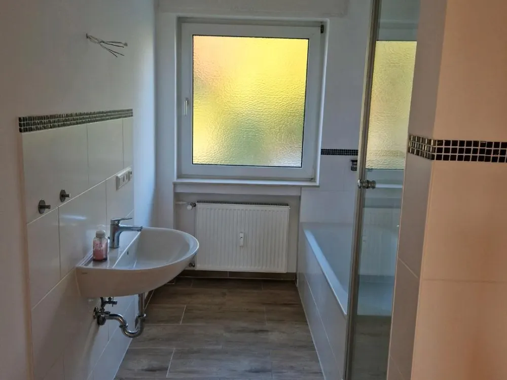 Helle 4,5-Zimmer-Wohnung + Balkon + opt. Garage