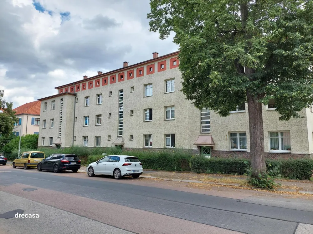 Praktische 2-R-EG-Whg Wohnküche + Wanne + Balkon!