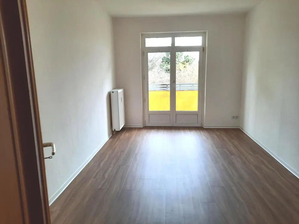 Praktische 2-R-EG-Whg Wohnküche + Wanne + Balkon!