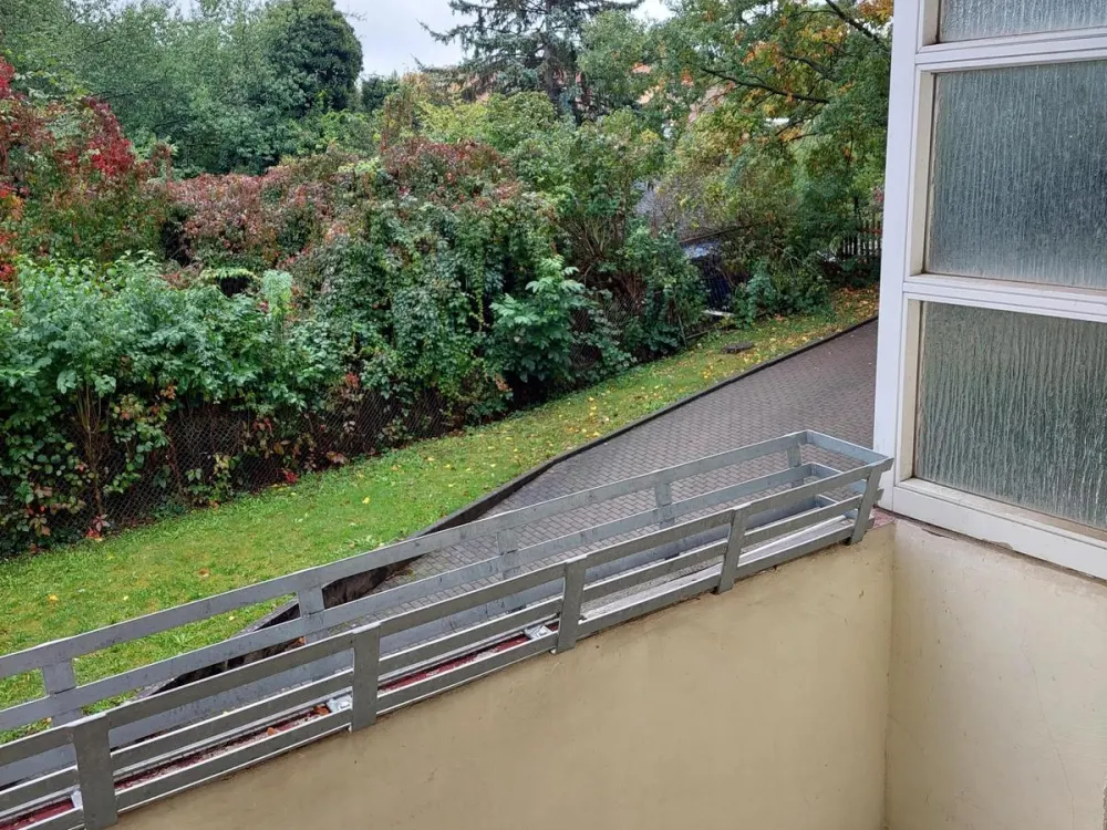 Praktische 2-R-EG-Whg Wohnküche + Wanne + Balkon!