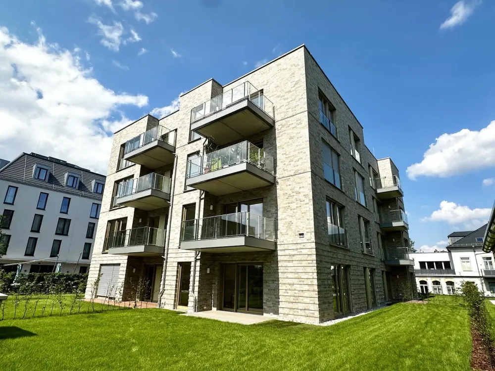 Exclusive 2-room apartment with fitted kitchen, balcony and view