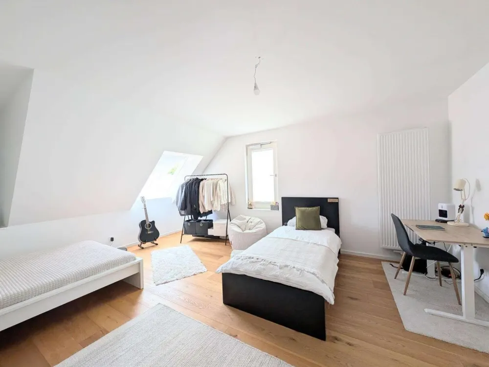 Lichtdurchflutete Dachgeschosswohnung mit Einbauküche & Weitblick über Stuttgart-Süd