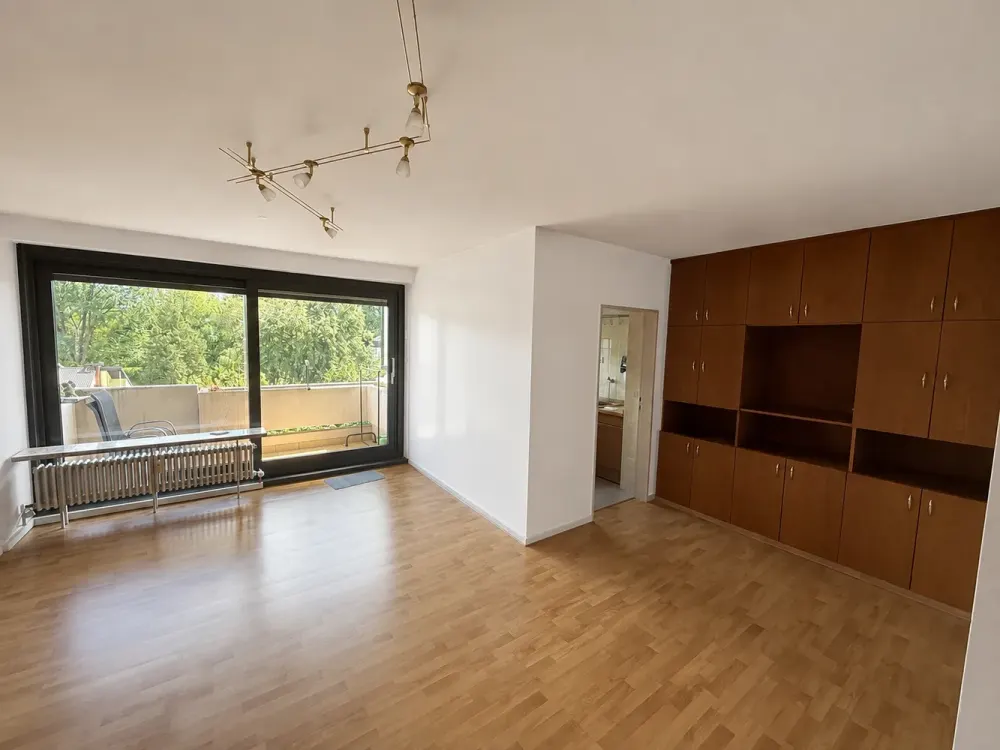 Renovierte 2-Zimmer-Wohnung mit Einbauküche, Balkon & Tiefgaragenstellplatz in Saarbrücken