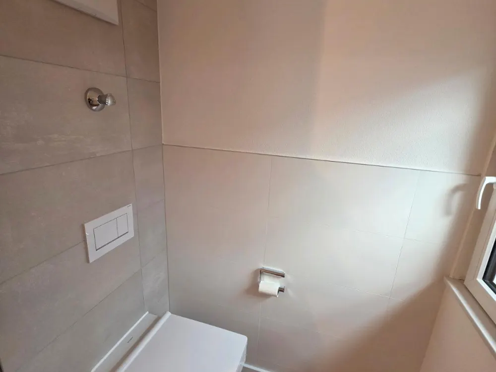 Moderne, helle Maisonette Wohnung ideal für Singles oder Paare