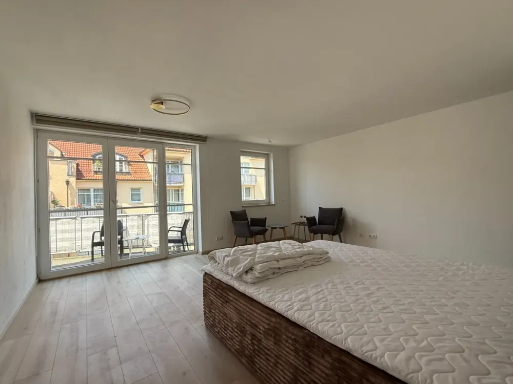 Sanierte 1-Raum Wohnung mit Balkon, EBK und Stellplatz