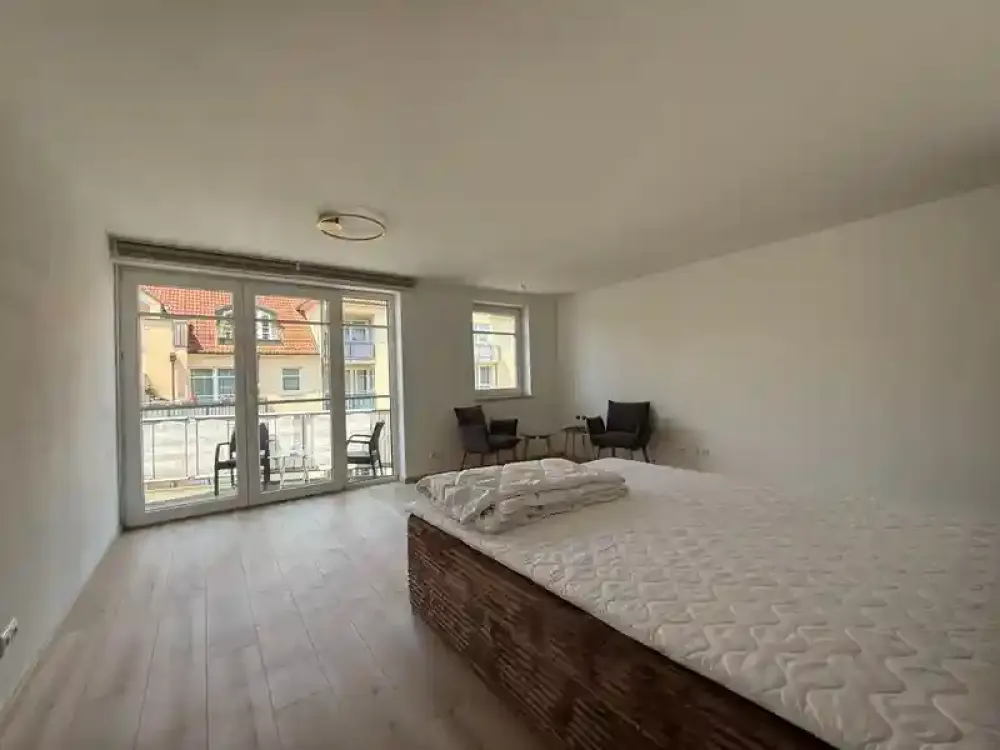 Sanierte 1-Raum Wohnung mit Balkon, EBK und Stellplatz