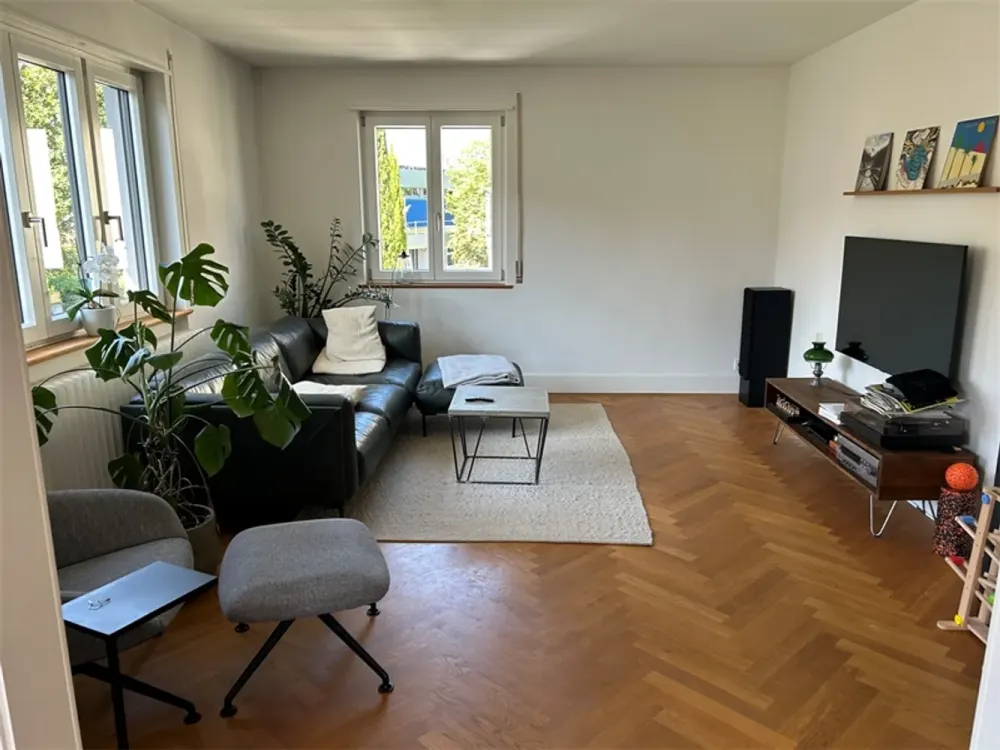 Moderne 4- Zimmerwohnung in Stuttgart-Zuffenhausen mit Balkon